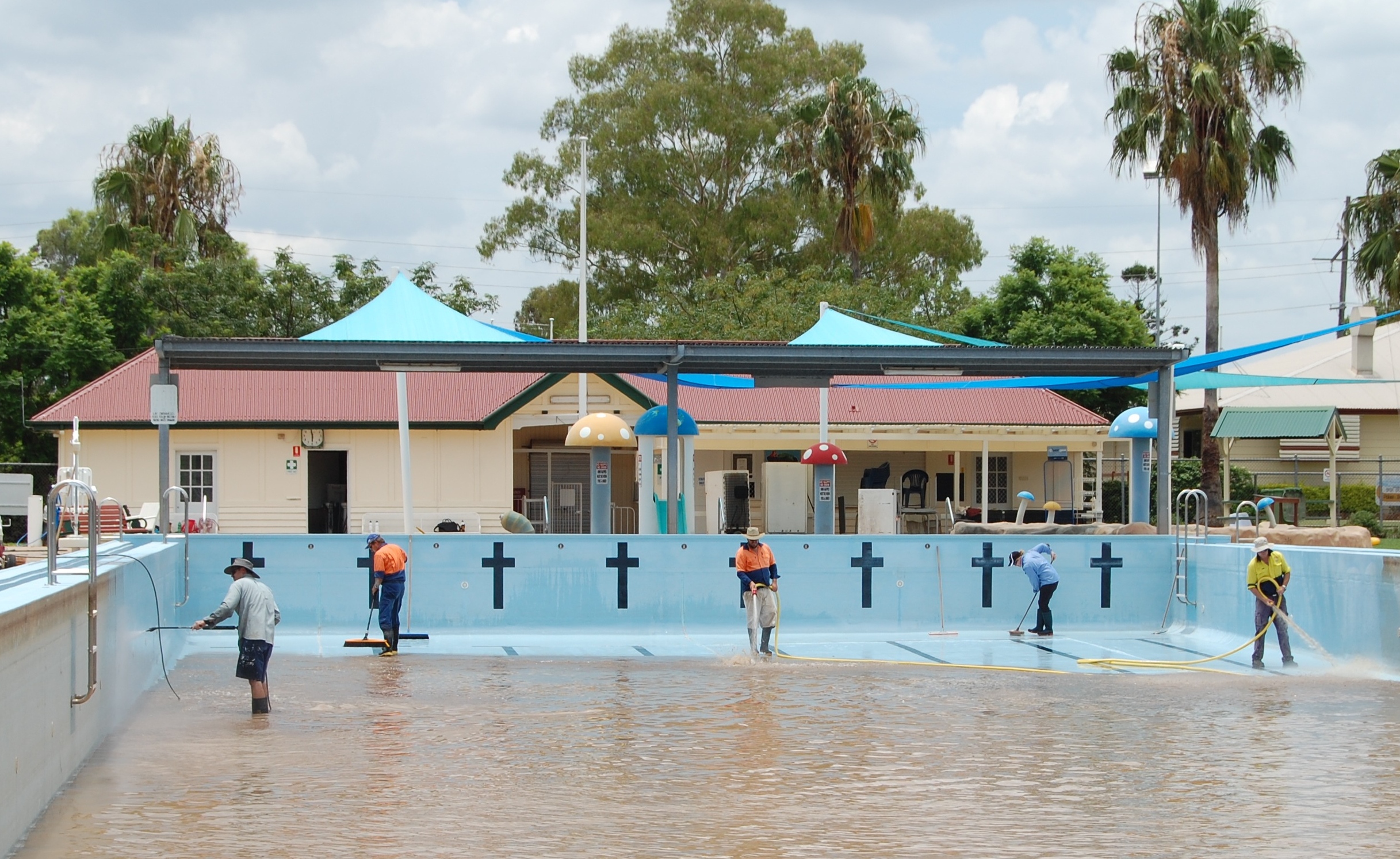 1102_Dalby_Swimming_pool_CleanUp-2