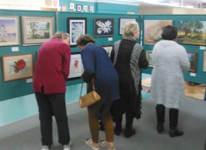 art-exhibition-viewing_filtered