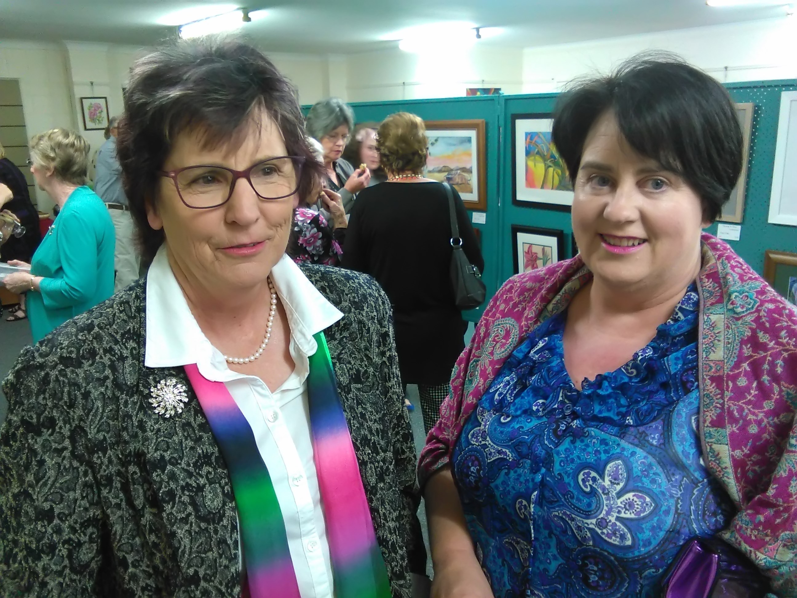 cr-anne-glasheen-and-lesa-bradshaw-2